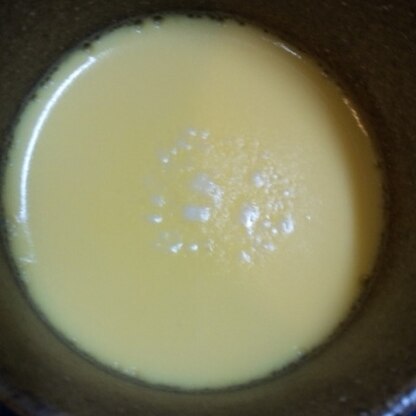 卵と牛乳を買ったので、またこさえましたぁｗ
茶漉しでこして、じっくり加熱したら滑らかさがさらによくなりましたぁｗｗ
